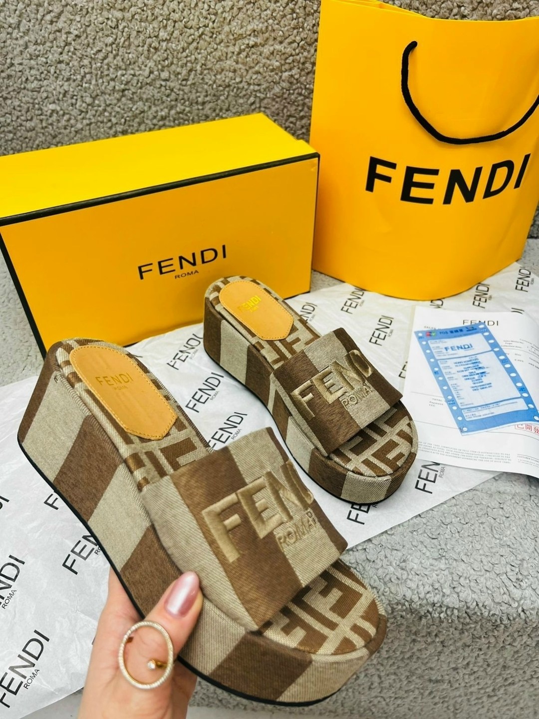 тапочки fendi,шлепанцы fendi,шлепки фенди,шлепки фенди женские оригинал,