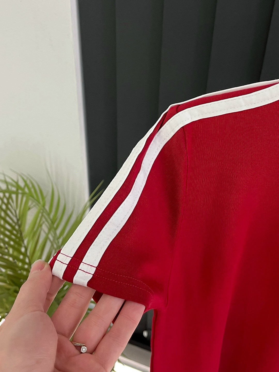 серая футболка с тремя полосками adidas originals,футболка adidas essentials plus three stripes серый,футболка адидас серая,футболка женская adidas,adidas originals adidas