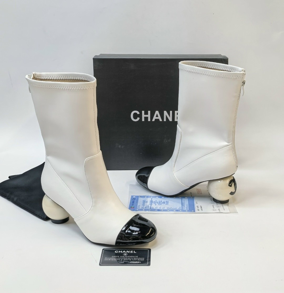 ботильоны chanel,женские текстильные сапоги chanel 2026 белые с черным,кожаные ботильоны chanel,женские комбинированные сапоги chanel белые с черным,сапоги chanel