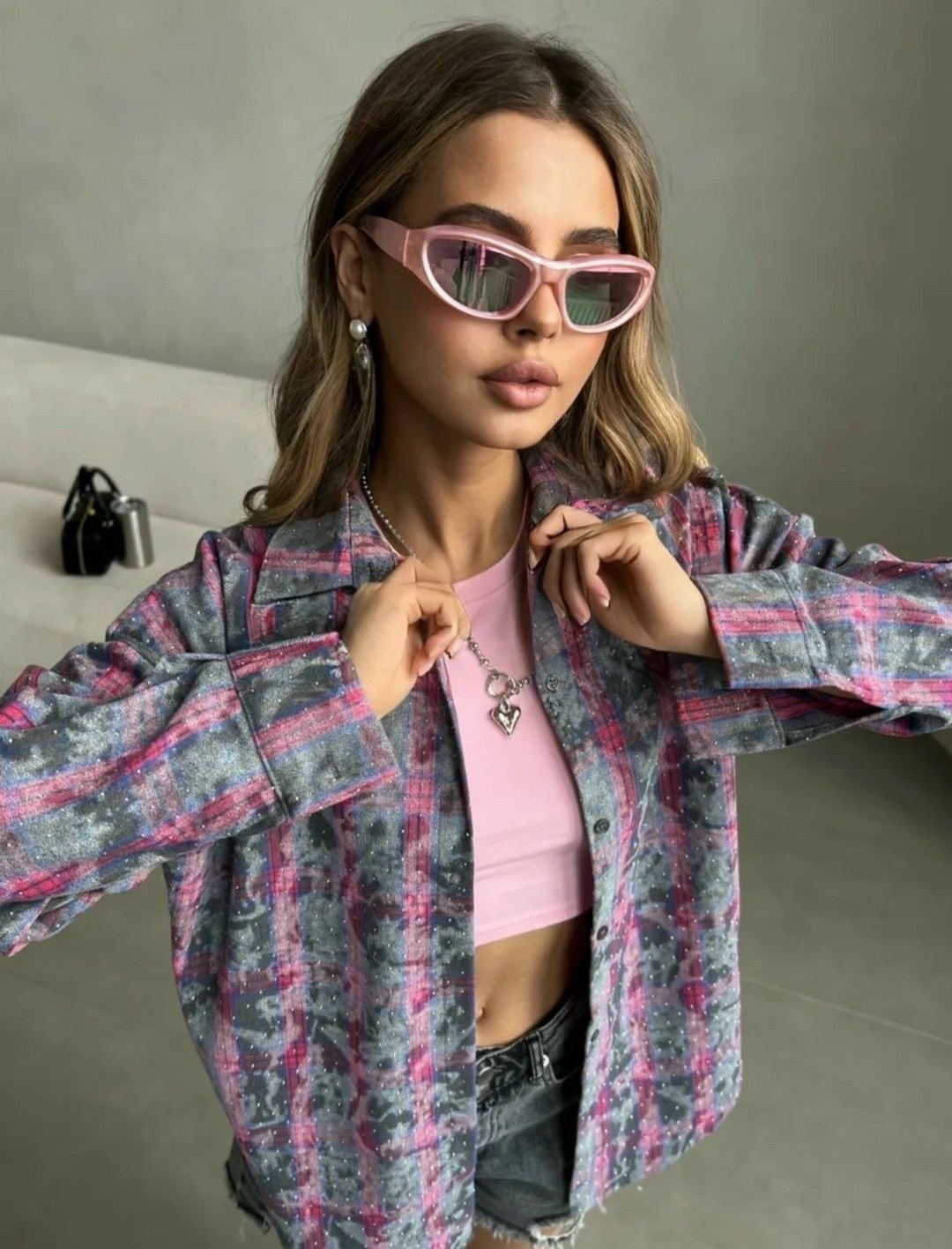 рубашка в клетку оверсайз со стразами menola brand,рубашка оверсайз в клетку удлиненная thirteen brand,рубашка оверсайз в клетку thirteen brand,рубашка женская в клетку оверсайз,рубашка в клетку оверс