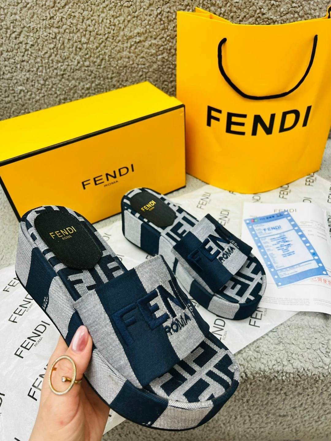 шлепки фенди,,шлепанцы fendi,шлепки фенди женские оригинал,шлепанцы женские