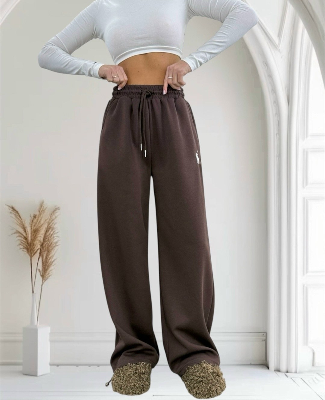 широкие спортивные штаны с низкой посадкой edikted brenna коричневый,спортивные брюки,штаны модные,спортивные брюки коричневый,спортивные штаны женские