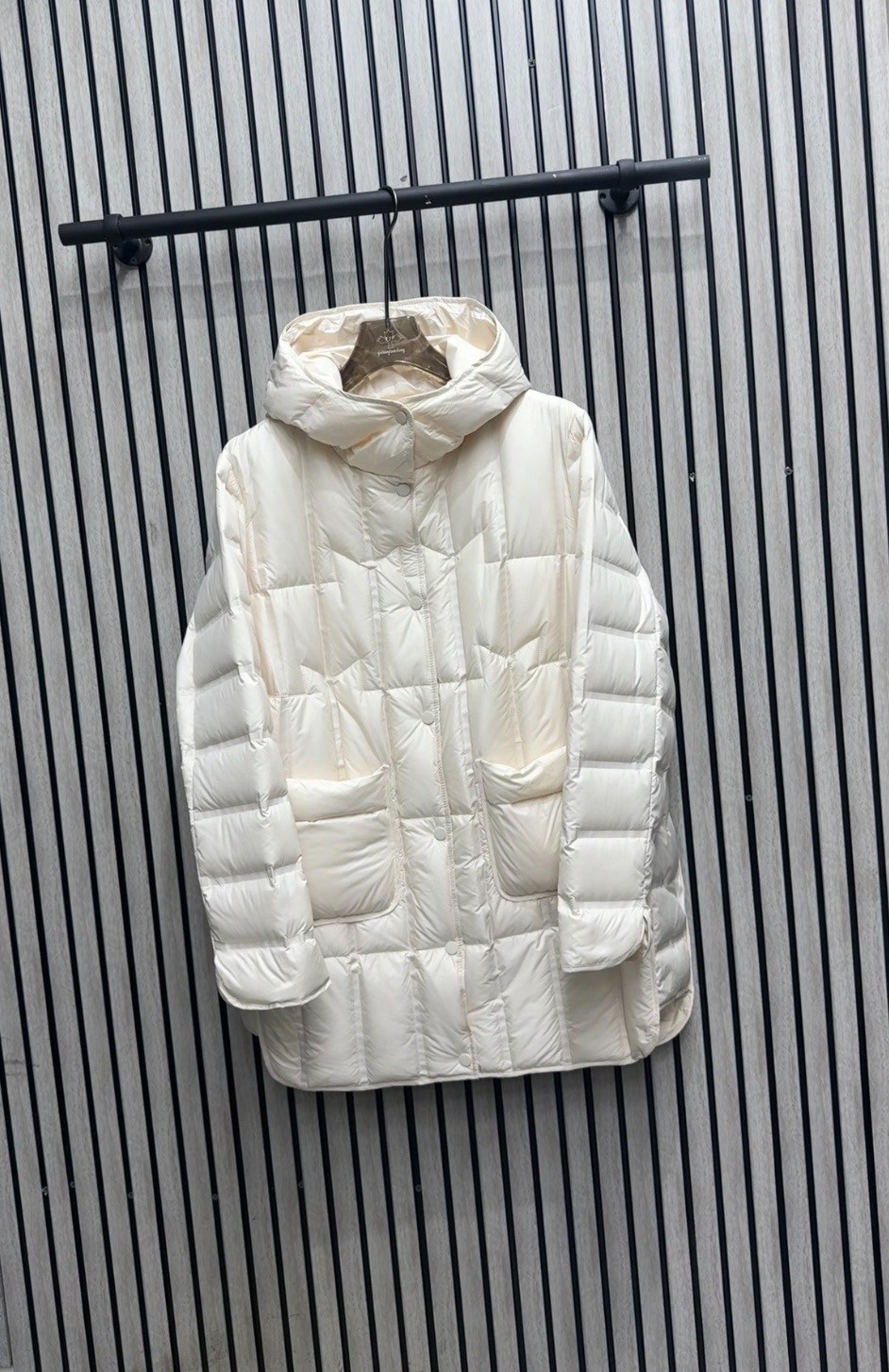 стильные пуховики,теплая куртка,женский пуховик,пуховик с капюшоном,пуховик