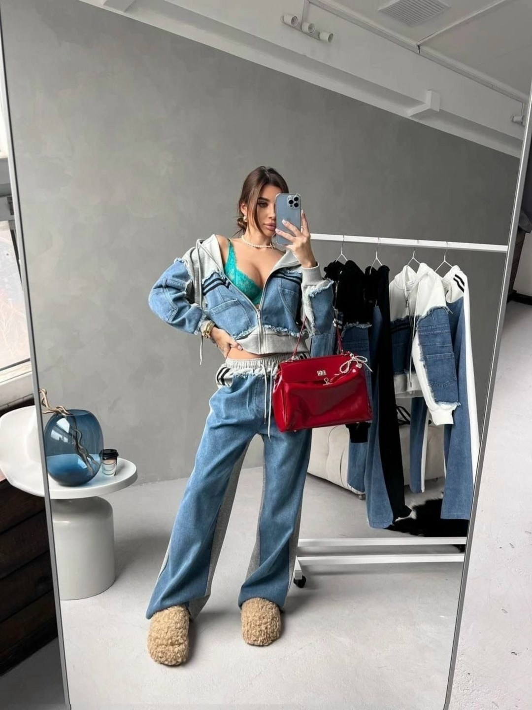 костюм джинсовый,стиль спорт шик,женские костюмы,джинсовая куртка с интересными вставками