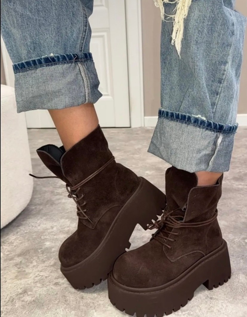 ,женские ботинки,замшевые ботинки женские,зимние женские ботильоны на платформе и каблуке кофейный,ботинки