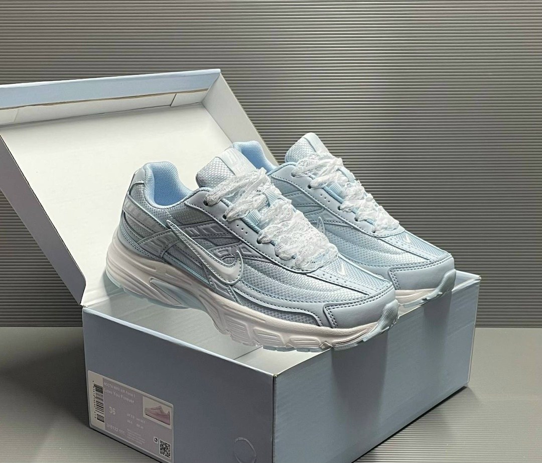 кроссовки nike initiator,кроссовки nike,женские кроссовки nike initiator серебристого цвета,кроссовки,кроссовки женские nike