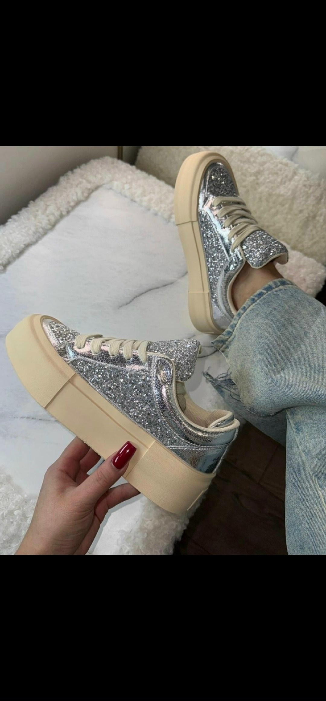 яркие кроссовки,женские кроссовки,кроссовки из натуральной кожа,кроссовки блестящие черные,