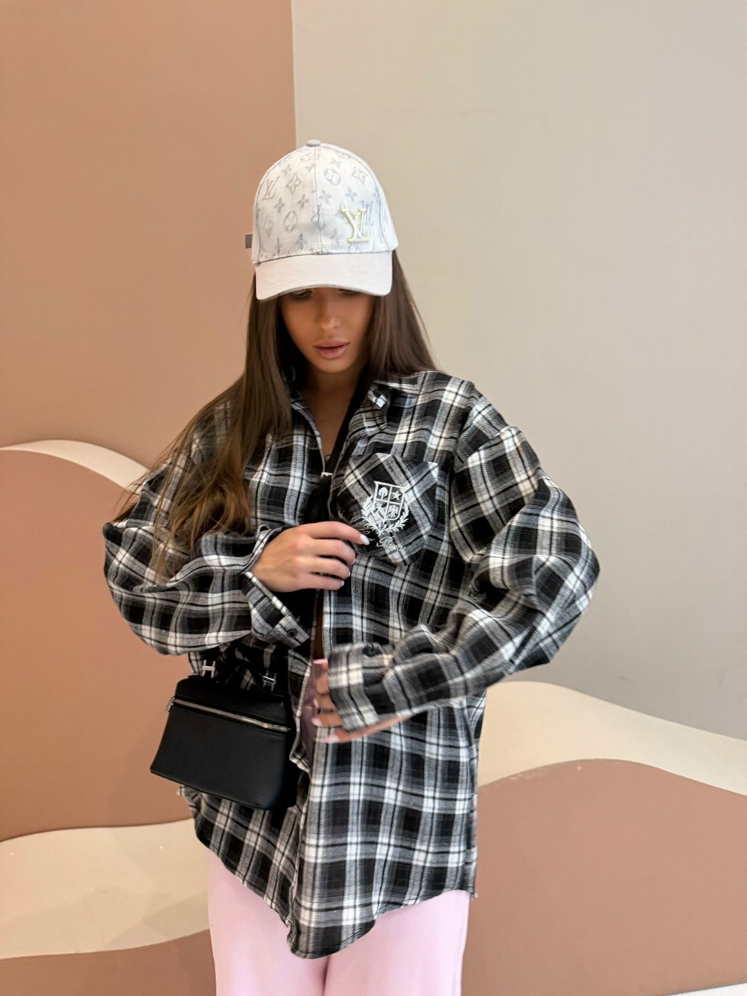 рубашка в клетку женская,женская рубашка в клетку оверсайз,рубашка клетка,рубашка клетчатая черная oversize gup,рубашка в клетку оверсайз