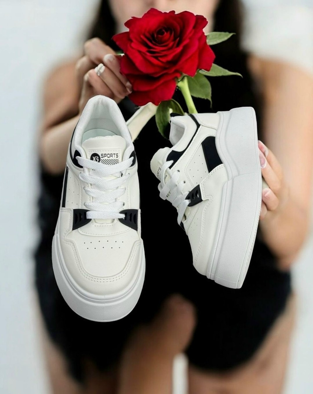 ,кроссовки женскиe,женская спортивная ,кроссовки модные,обуви