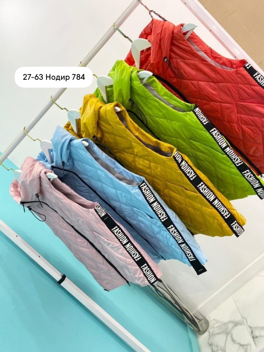 жилетка больших размеров на весну jyldyz,жилетка на синтепоне красная,безрукавка большие размеры,женский жилет на синтепоне больших размеров,жилетка на синтепоне