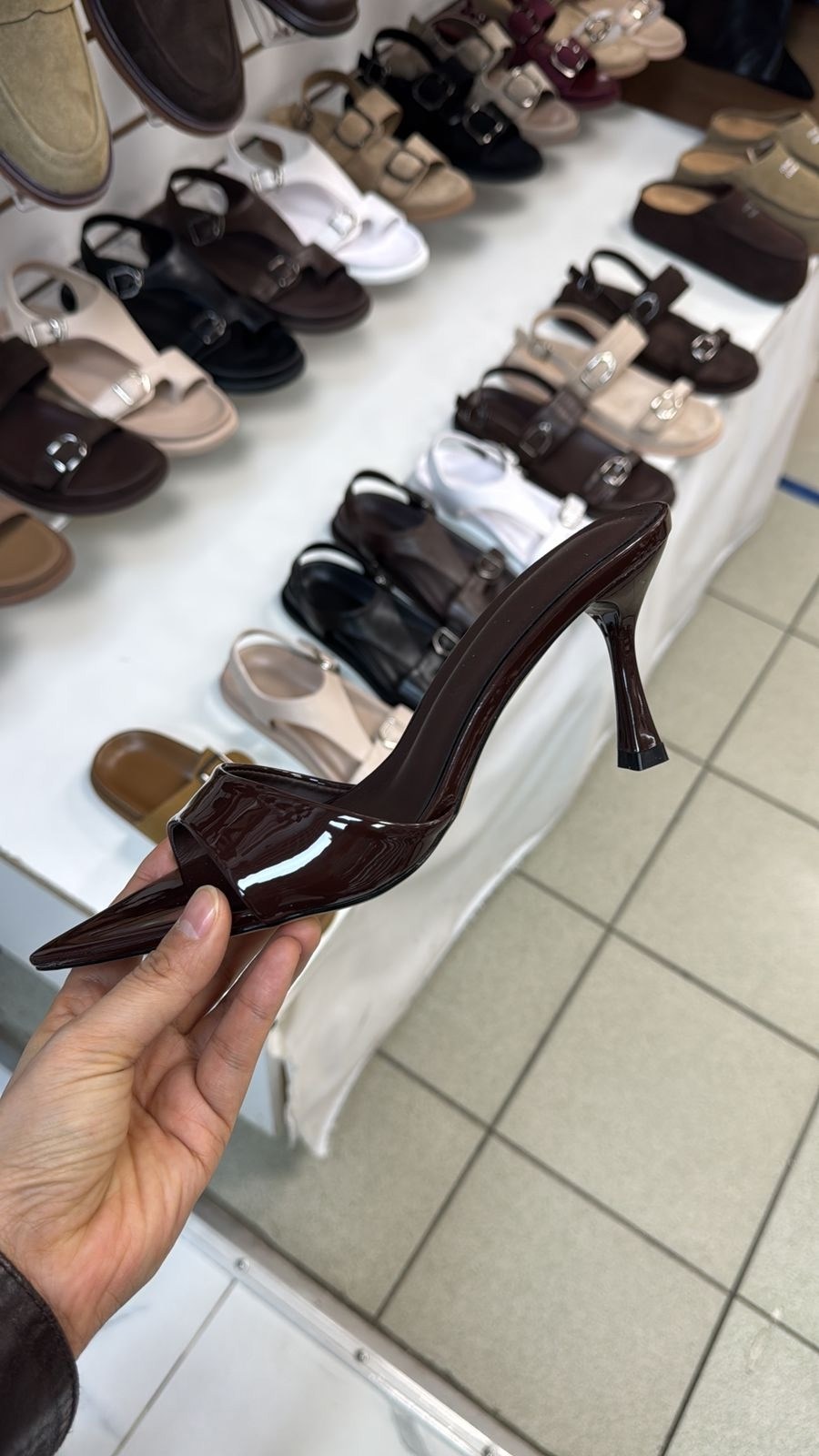босоножки на каблуках,босоножки лаковые,,сабо на каблуках,босоножки лакированные