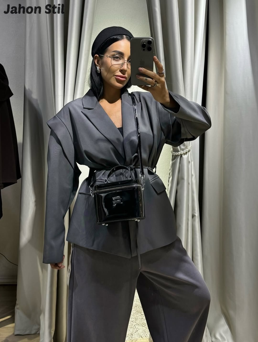 брючный костюм,женский брючный костюм,брючный костюм свободного кроя,серый брючный костюм,костюм с брюками