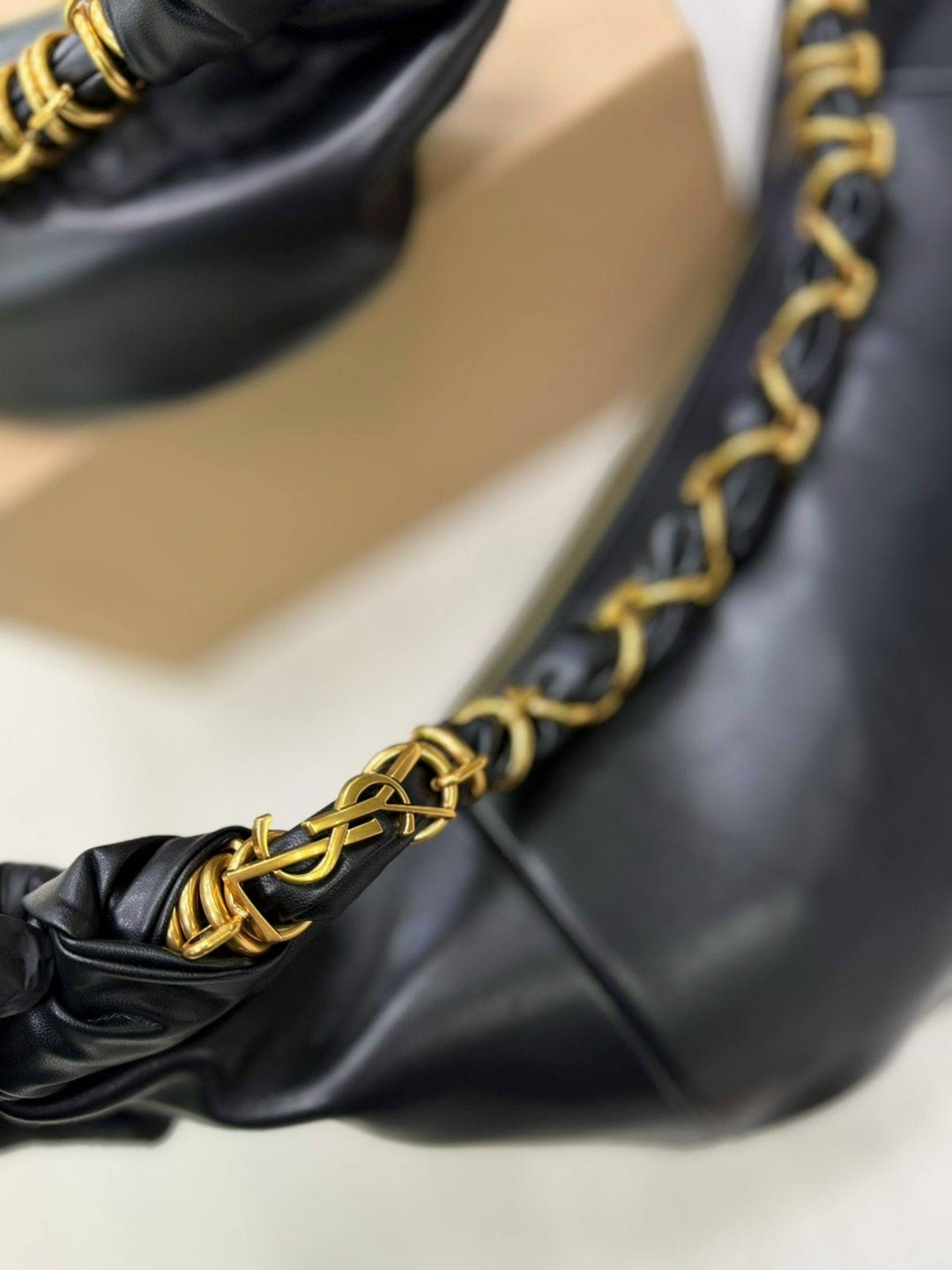 сумка на цепочке,сумка женская с цепочкой,сумка женская,боттега сумка черная с цепью,сумка