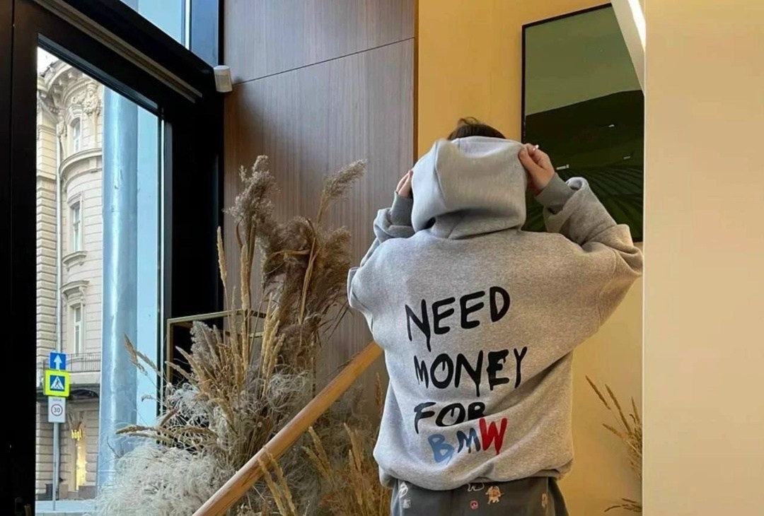 худи женское оверсайз с надписью need money for bmw,зип худи кофта на флисе оверсайз labrez,толстовка need money for bmw,худи оверсайз с принтом и начесом esm boutique,худи оверсайз с принтом и начесо