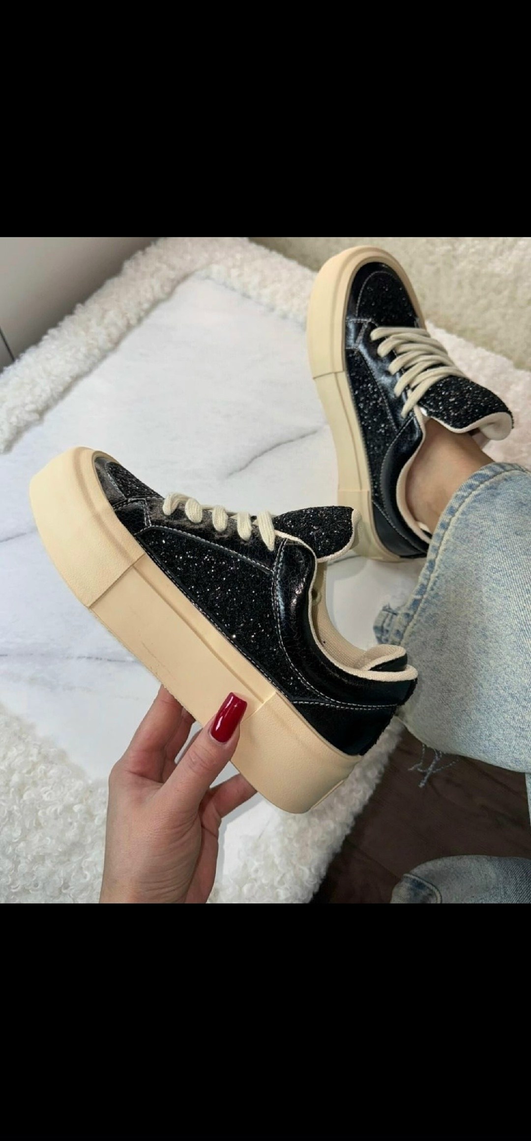 яркие кроссовки,женские кроссовки,кроссовки из натуральной кожа,кроссовки блестящие черные,