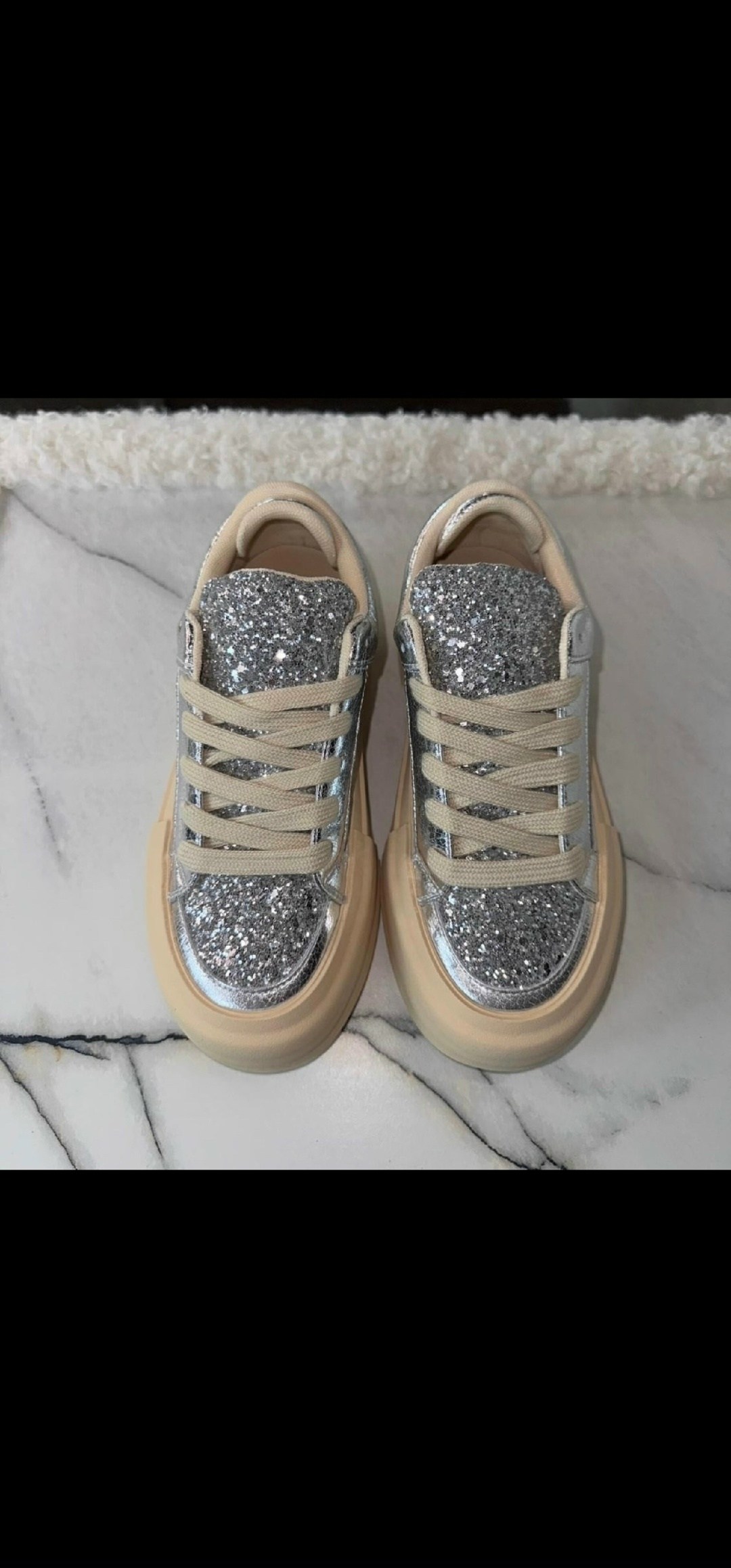 яркие кроссовки,женские кроссовки,кроссовки из натуральной кожа,кроссовки блестящие черные,