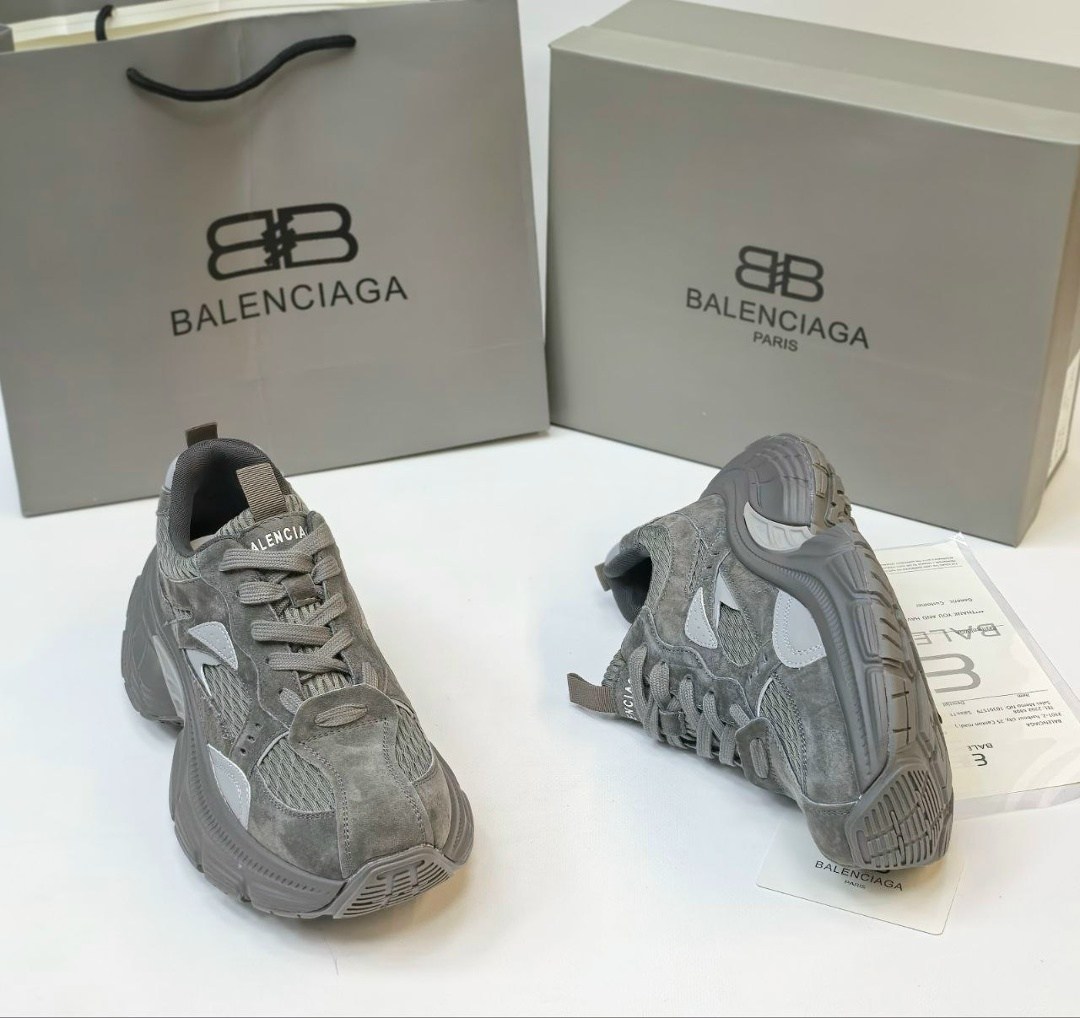 кроссовки balenciaga,кроссовки женские balenciaga,мужские и женские спортивные кроссовки balenciaga,кроссовки balenciaga на шнуровке,кроссовки triple s balenciaga