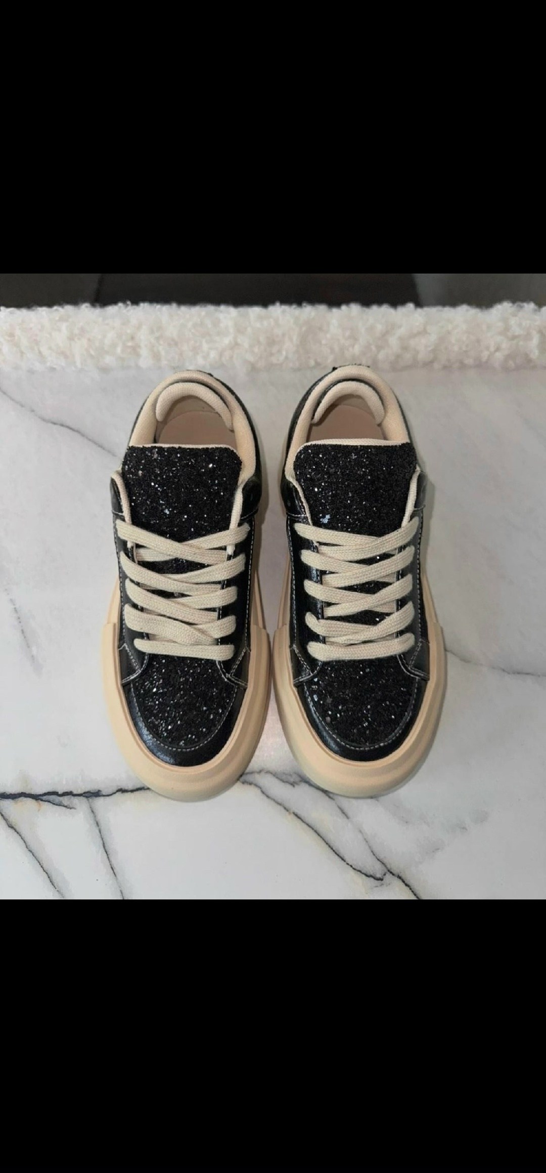 яркие кроссовки,женские кроссовки,кроссовки из натуральной кожа,кроссовки блестящие черные,