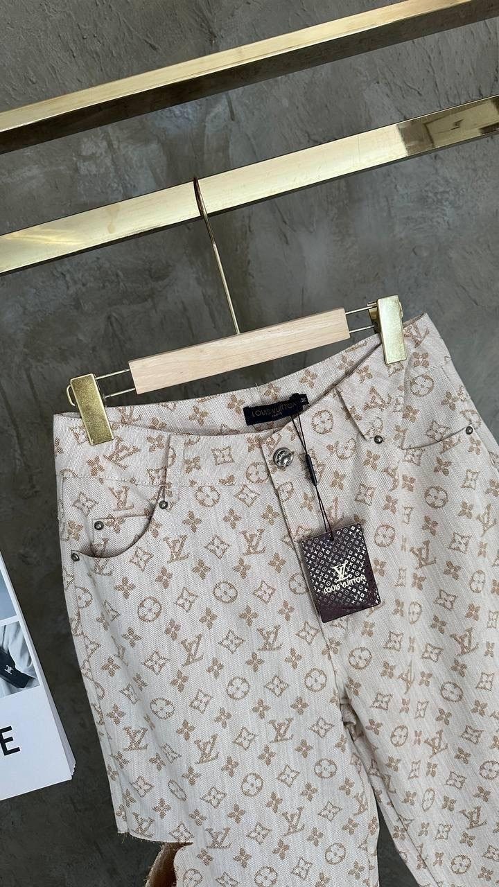 джинсы gucci,джинсы гуччи,джинсы louis vuitton мужские,джинсы louis vuitton,голубые широкие джинсы с логотипами louis vuitton