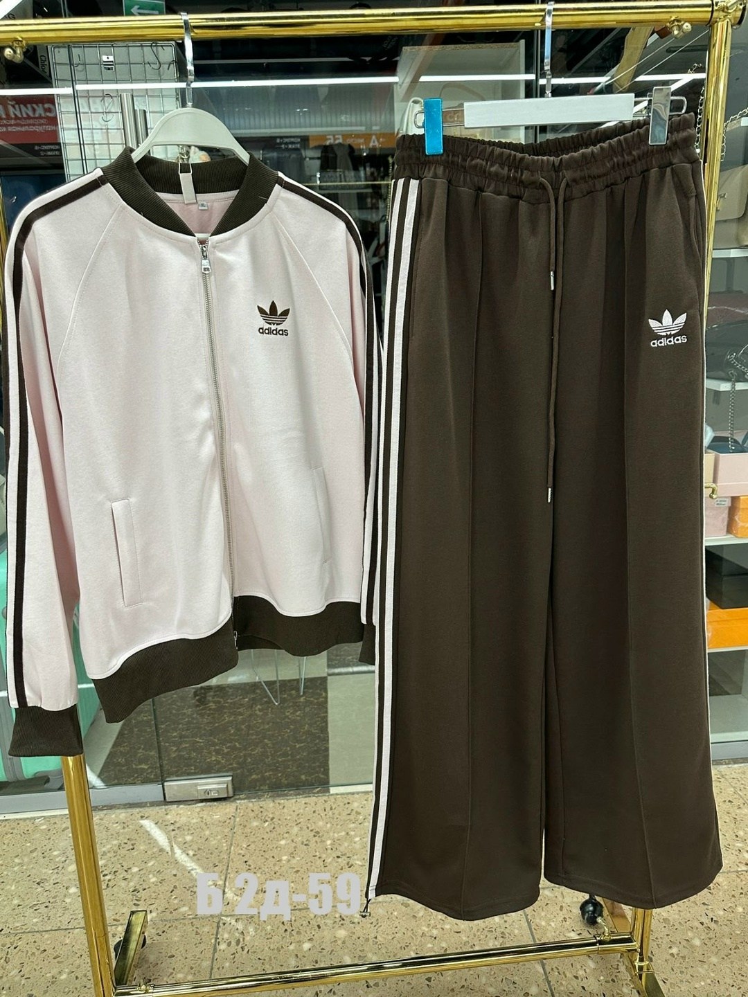 спортивный костюм adidas,спортивный костюм женский adidas,костюм спортивный adidas original,костюм adidas на кнопках,костюм adidas