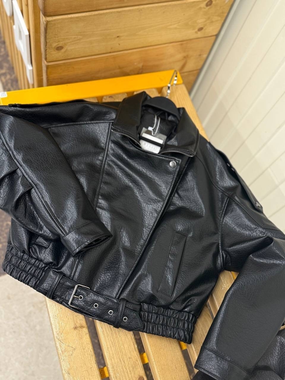 кожаная куртка,женская куртка из искусственной кожи,модные кожаные куртки,кожаная куртка yves saint laurent,куртка из искусственной кожи