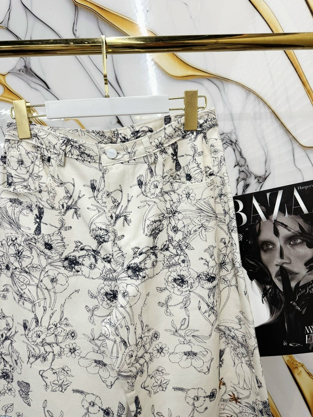 пижама с брюками кремовая с цветочным принтом,брюки с цветочным принтом,женские широкие брюки,брюки с принтом,шелковые брюки