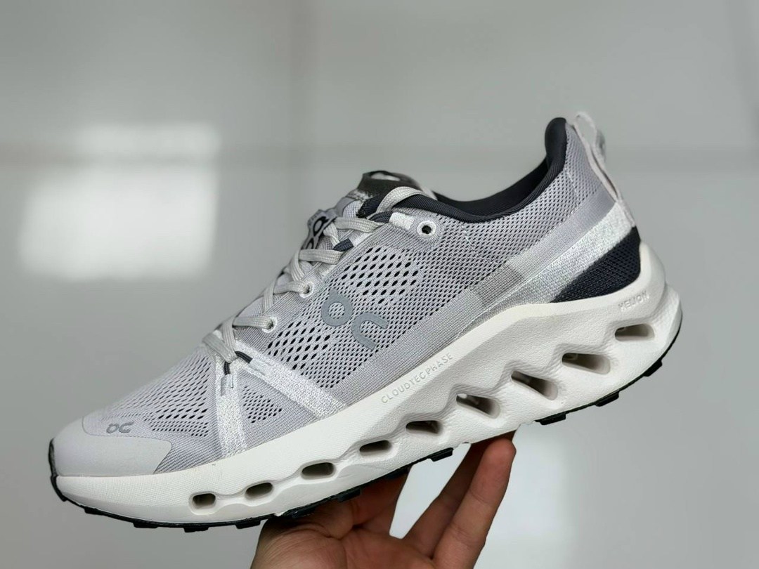 кроссовки,кроссовки on cloudsurfer,спортивная ,повседневные кроссовки,кроссовки женскиe