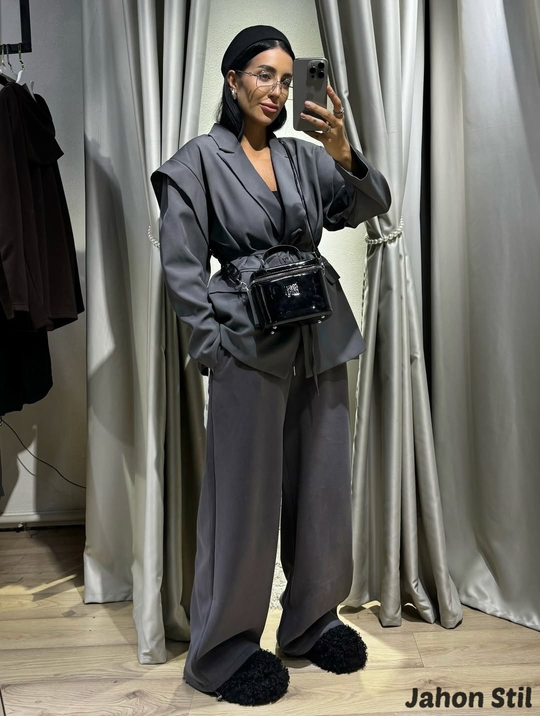 брючный костюм,женский брючный костюм,брючный костюм свободного кроя,серый брючный костюм,костюм с брюками