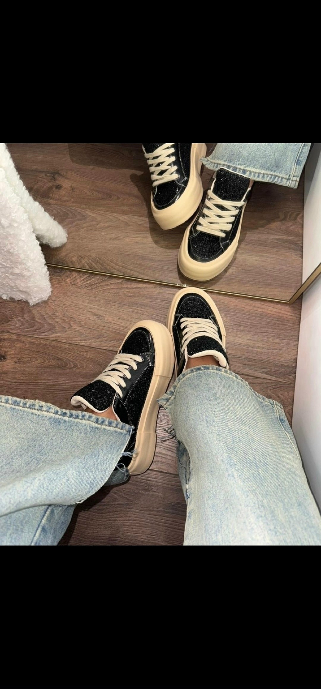 яркие кроссовки,женские кроссовки,кроссовки из натуральной кожа,кроссовки блестящие черные,