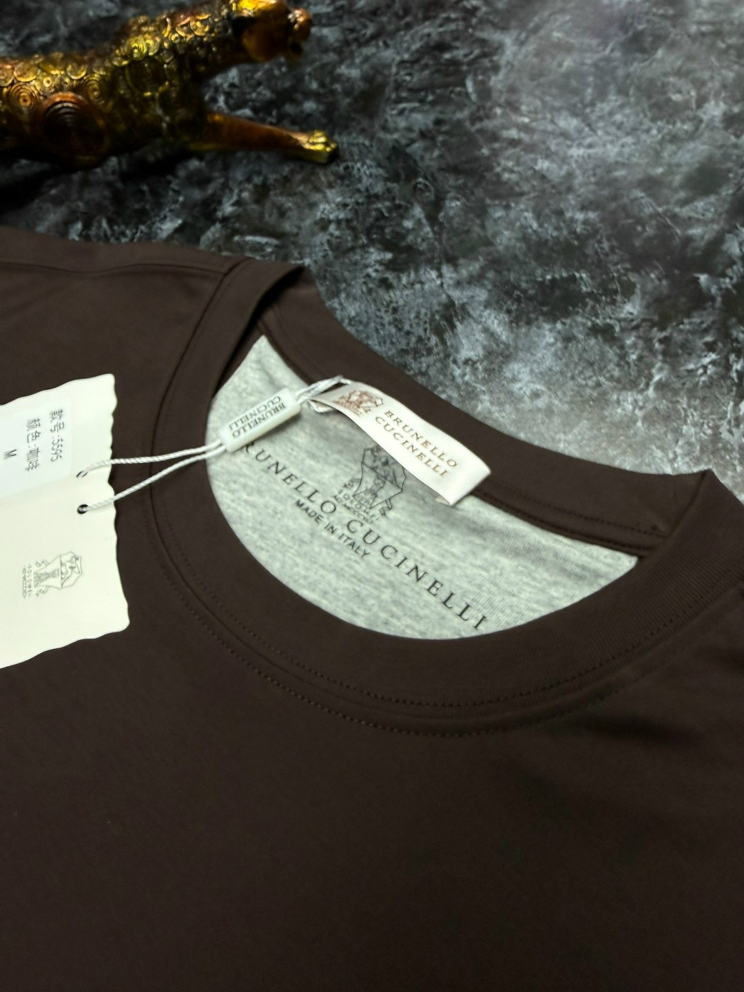 коричневая футболка,мужская футболка,футболки мужские брендовые,футболка,футболки для мужчин