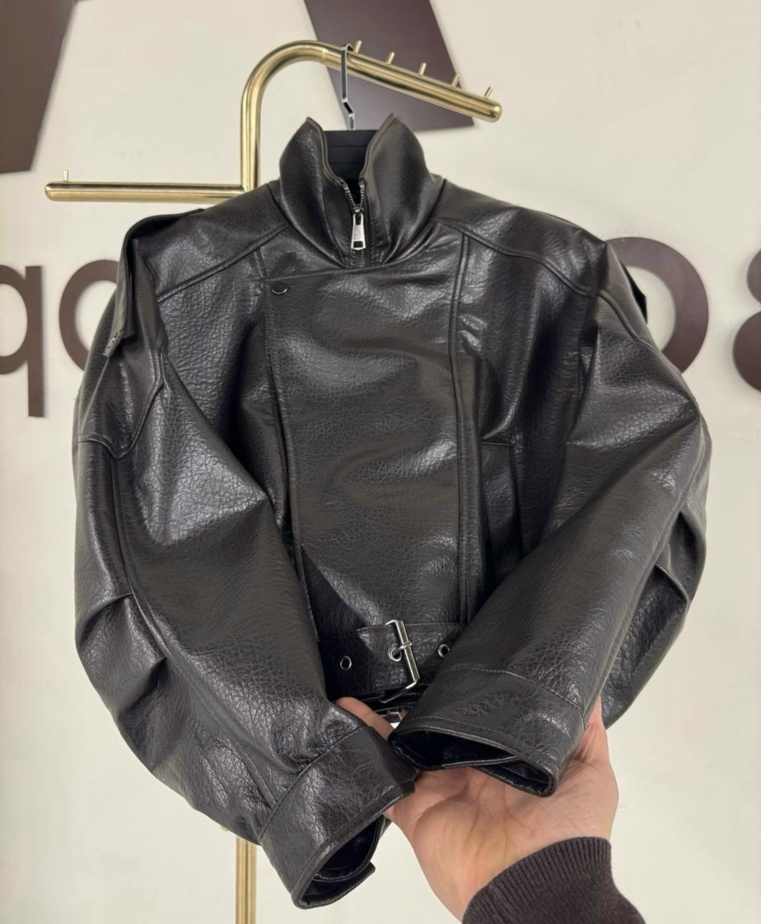 кожаная куртка,женская кожаная куртка,кожаная куртка женская nobrand ad166 черная 46-48 ru,женская куртка из искусственной кожи,кожаная куртка saint laurent