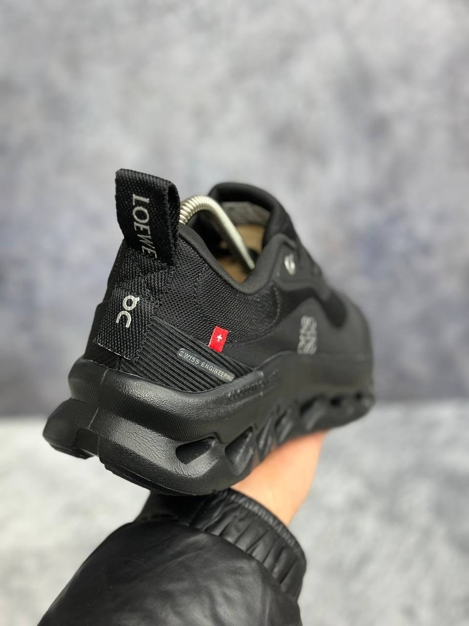 беговые кроссовки cloud hi водонепроницаемые черные on,кроссовки,мужские кроссовки,черные кроссовки,кроссовки cпортивные