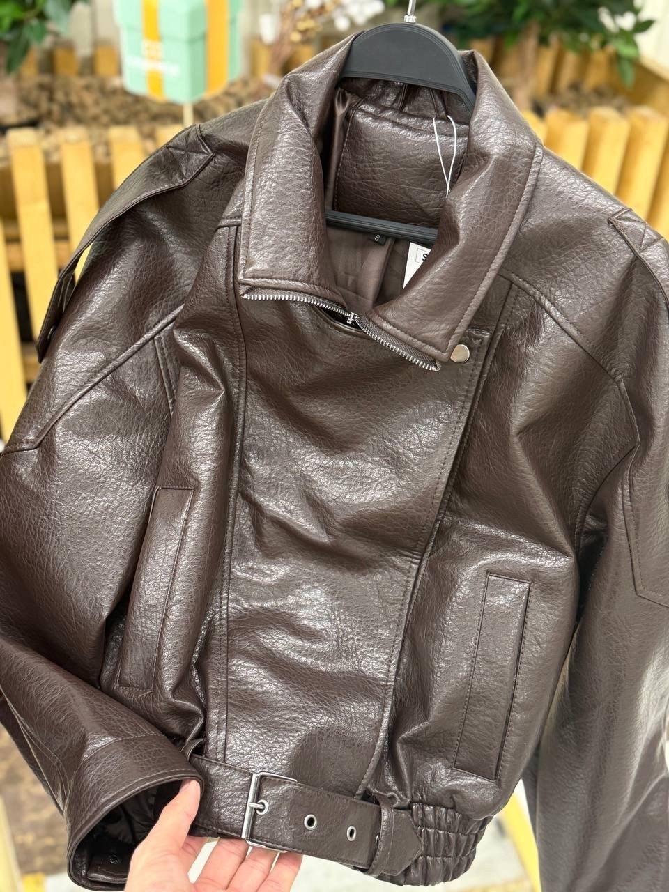 кожаная куртка,женская куртка из искусственной кожи,модные кожаные куртки,кожаная куртка yves saint laurent,куртка из искусственной кожи