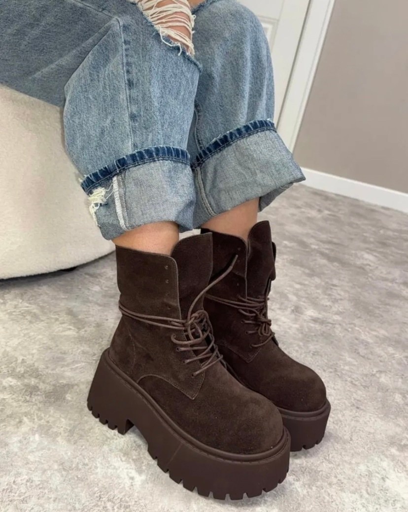 ,женские ботинки,замшевые ботинки женские,зимние женские ботильоны на платформе и каблуке кофейный,ботинки