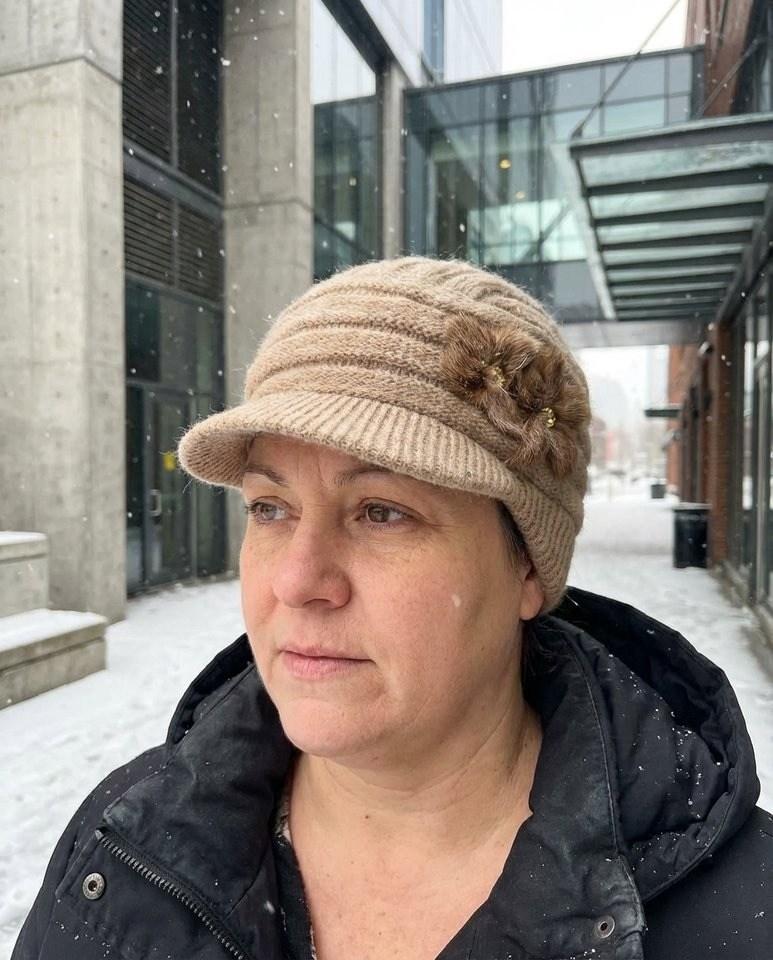 вязаные шапки,женская зимняя шапка,вязаная шляпа,шапка женская с козырьком,шапка