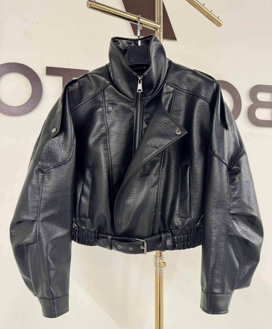 кожаная куртка,женская кожаная куртка,кожаная куртка женская nobrand ad166 черная 46-48 ru,женская куртка из искусственной кожи,кожаная куртка saint laurent