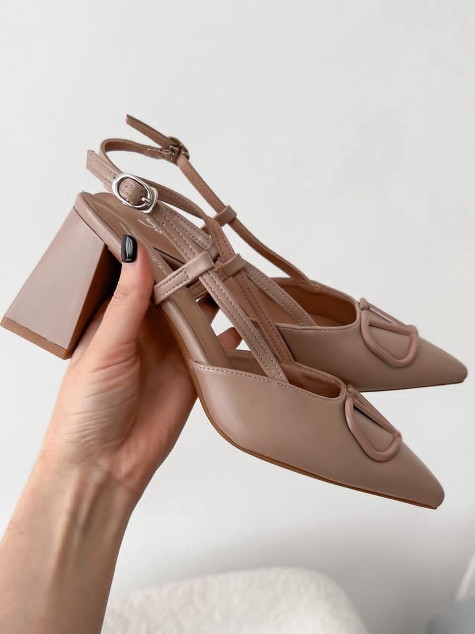 женские босоножки,,босоножки,босоножки с ремешками,valentino туфли