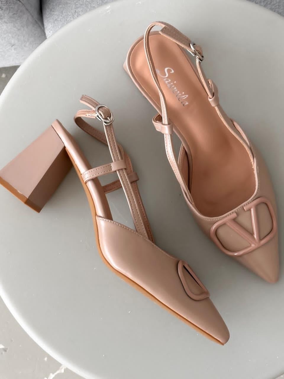 женские босоножки,,босоножки,босоножки с ремешками,valentino туфли