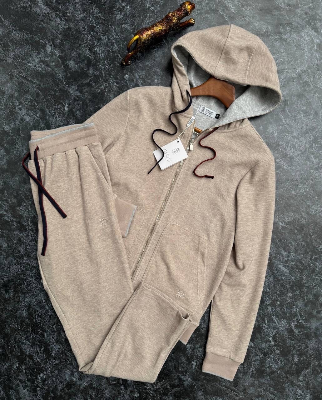 спортивный костюм brunello cucinelli,бежевый спортивный костюм,спортивный костюм,костюм,мужские спортивные костюмы