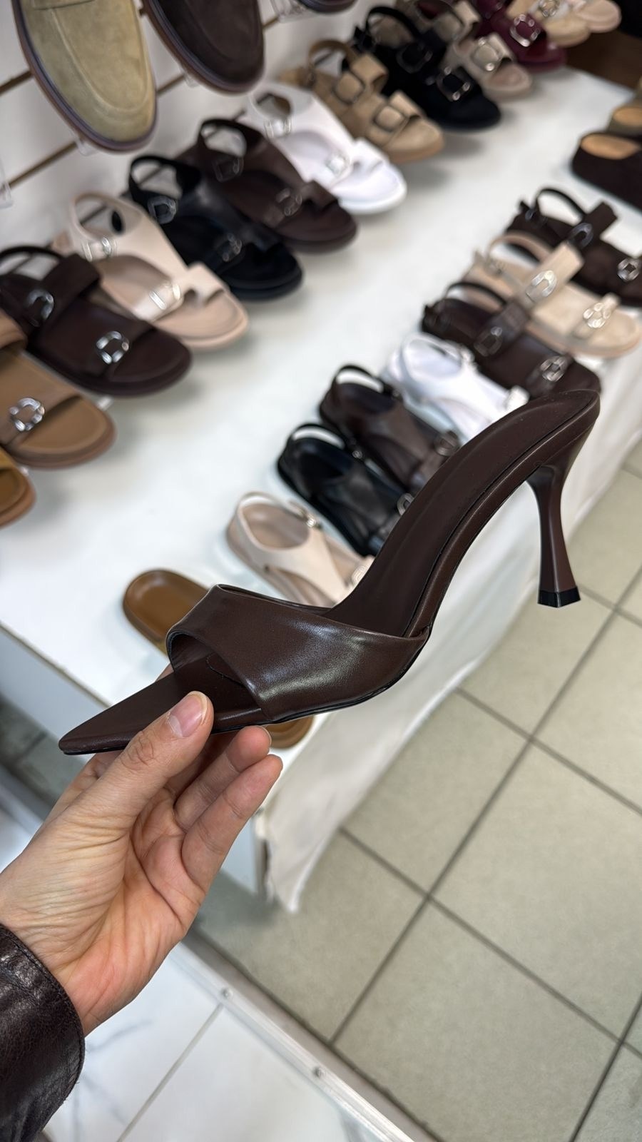 босоножки на каблуках,босоножки лаковые,,сабо на каблуках,босоножки лакированные