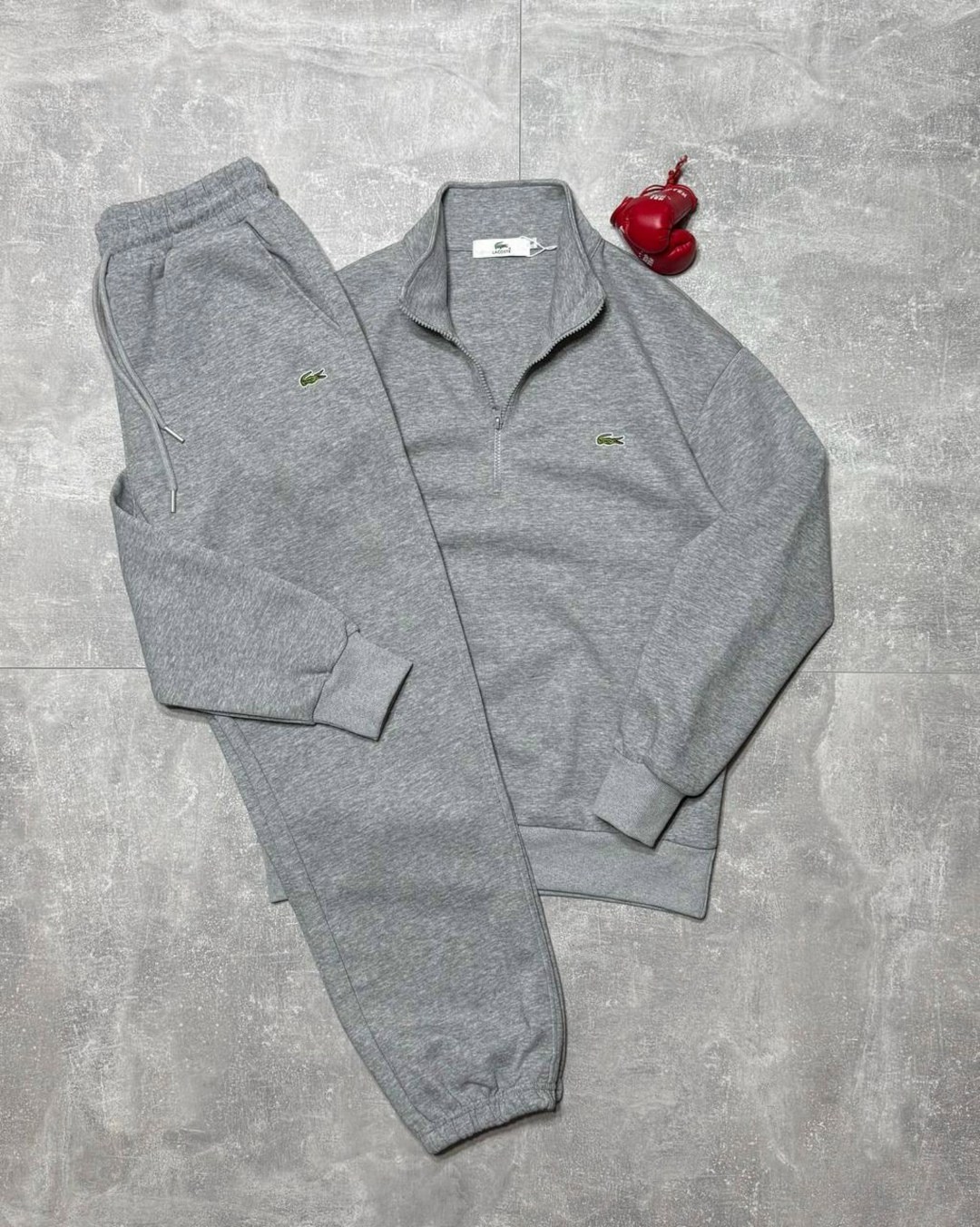 спортивный костюм lacoste,спортивный костюм от фирмы lacoste,спортивный костюм мужской,lacoste grey sweatsuit,спортивный костюм