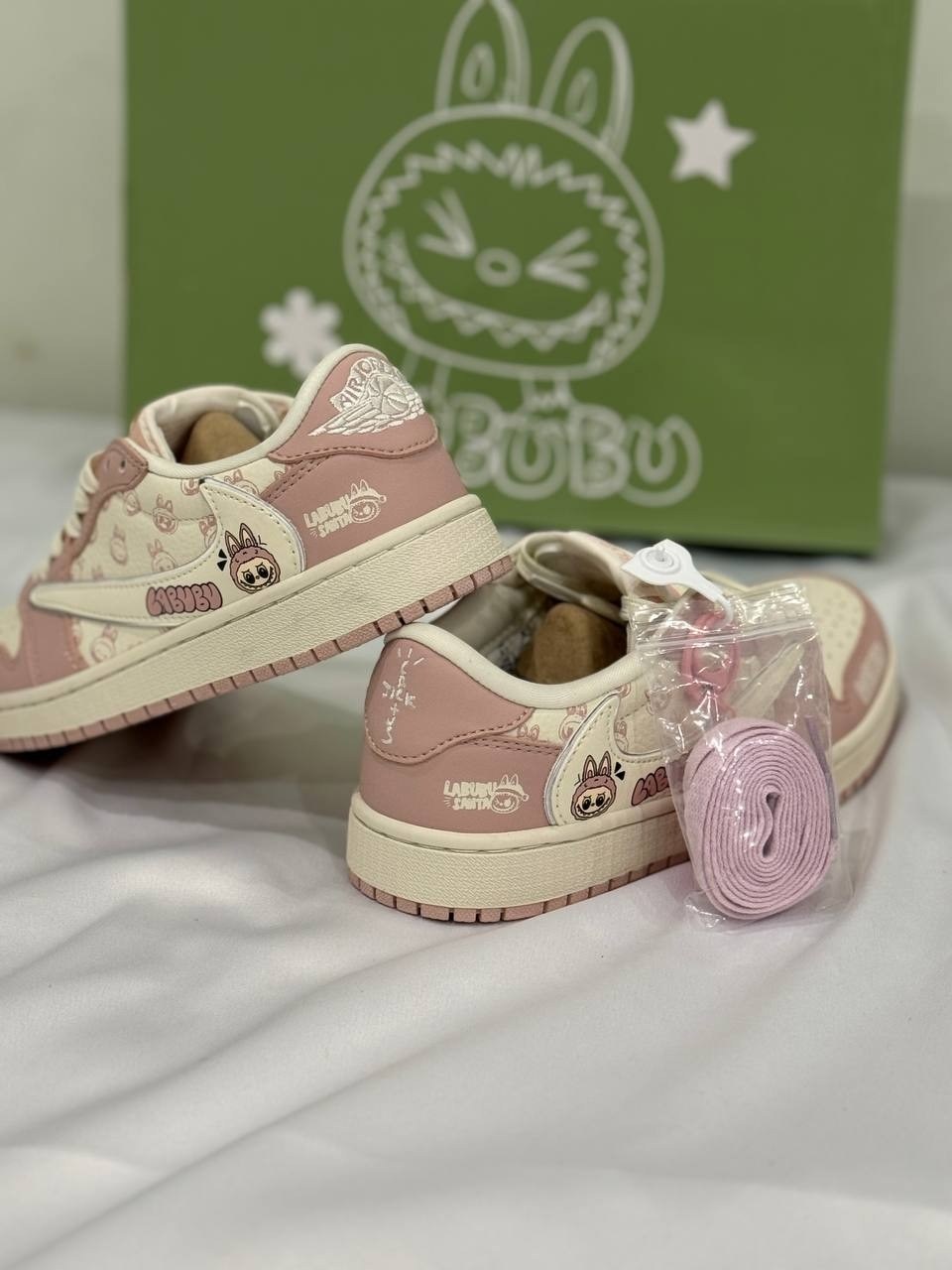 кроссовки nike air jordan 1 low x travis scott x labubu,кроссовки,nike air jordan 1 low travis scott,оригинальные кроссовки,женские кроссовки