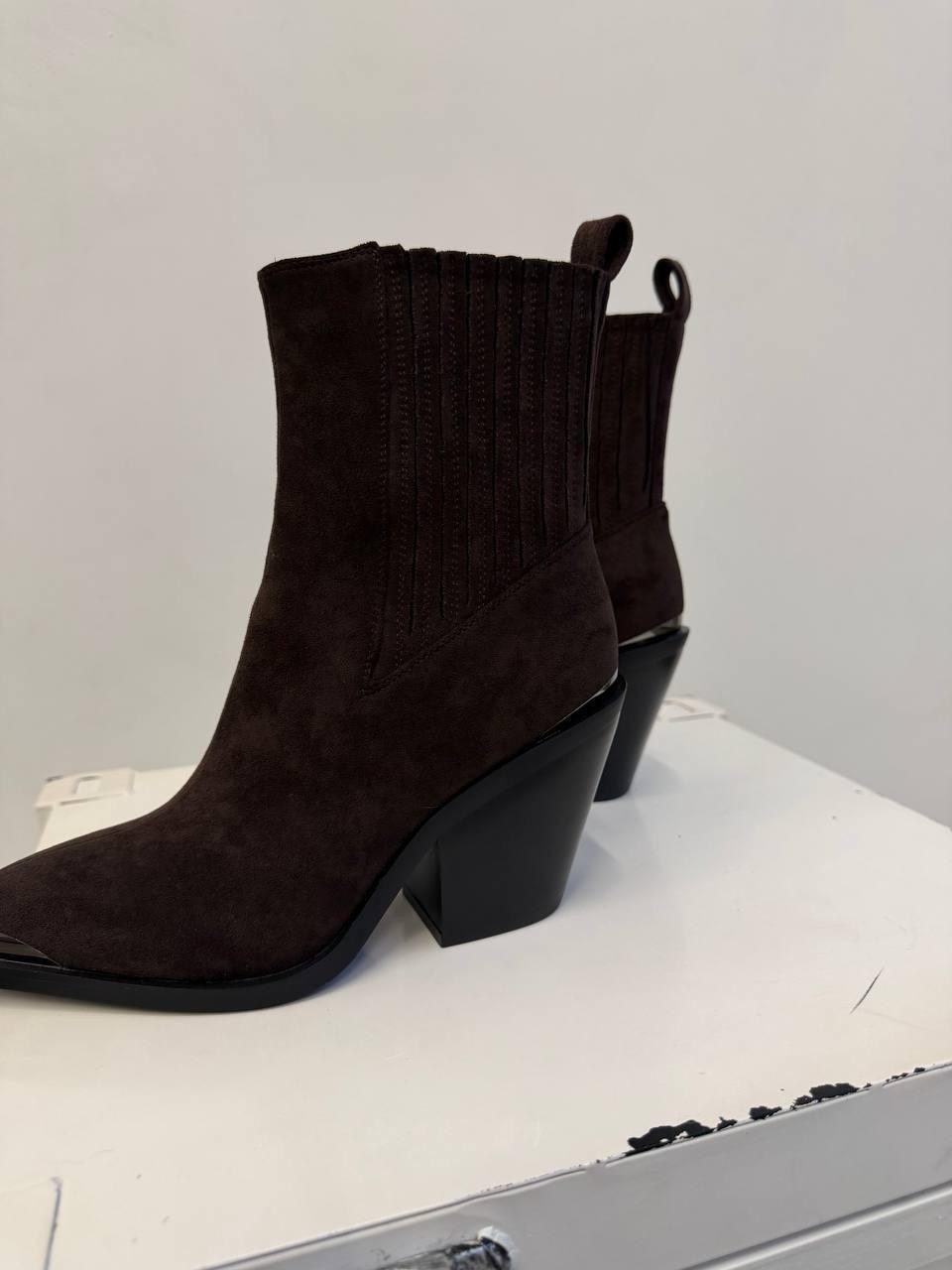 казаки замшевые эконика,,ботинки казаки замшевые демисезонные на каблуке коричневые,ботинки казаки замшевые демисезонные,казаки замшевые демисезонные ботинки на каблуке italyano