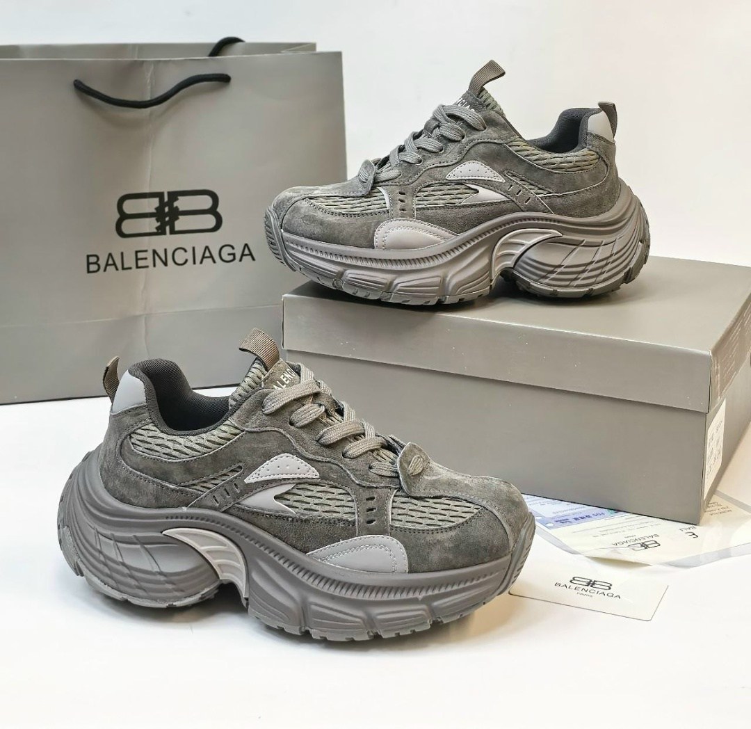 кроссовки balenciaga,кроссовки женские balenciaga,мужские и женские спортивные кроссовки balenciaga,кроссовки balenciaga на шнуровке,кроссовки triple s balenciaga
