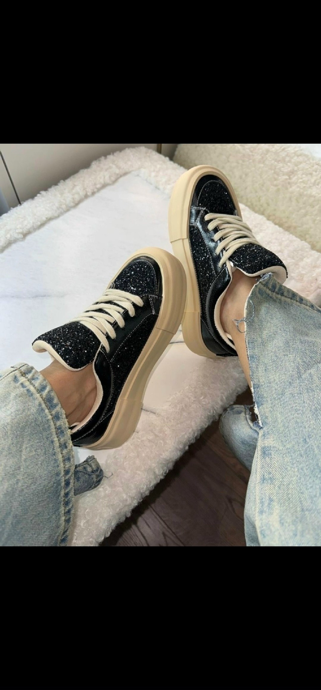 яркие кроссовки,женские кроссовки,кроссовки из натуральной кожа,кроссовки блестящие черные,