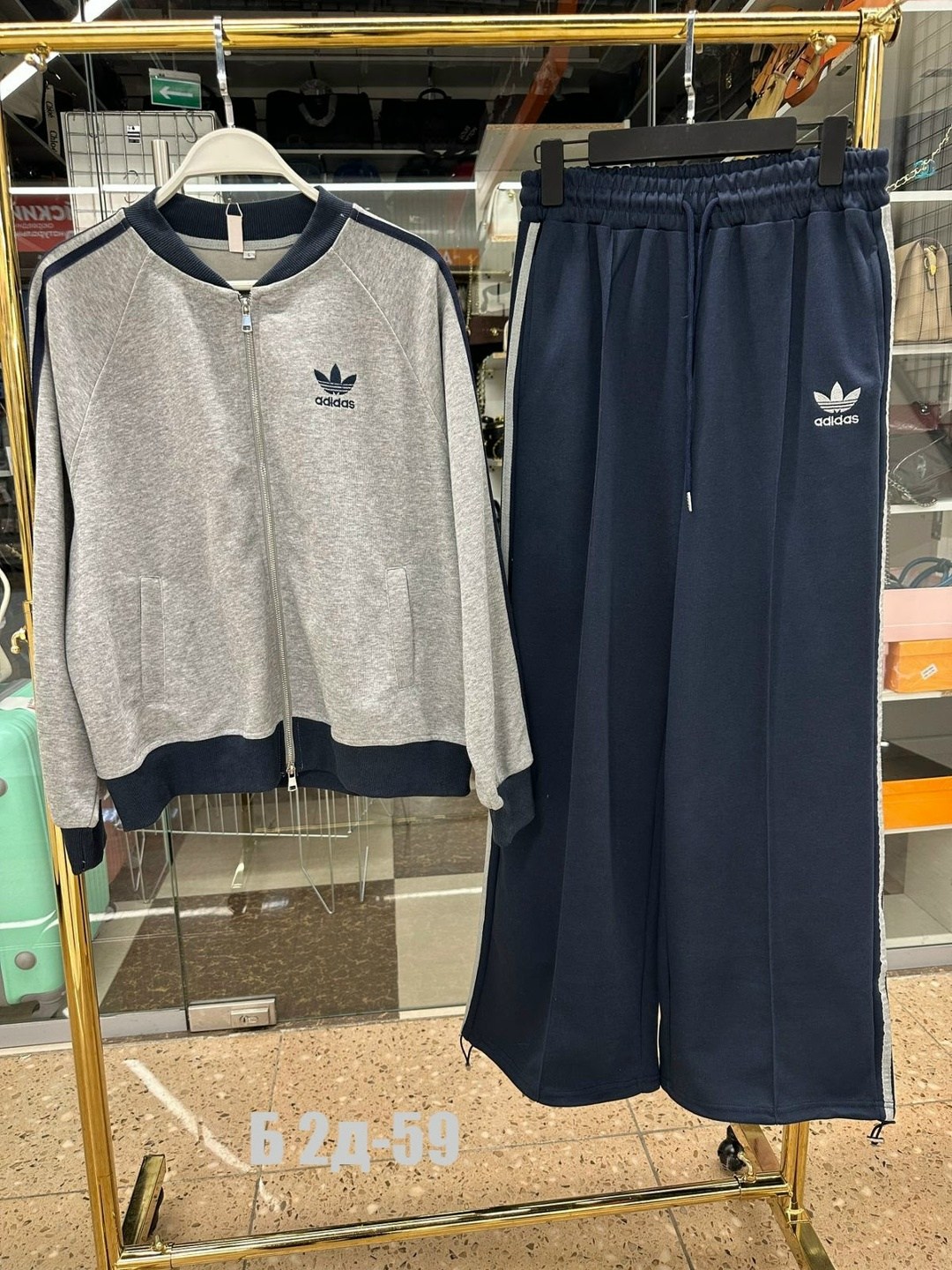 спортивный костюм adidas,спортивный костюм женский adidas,костюм спортивный adidas original,костюм adidas на кнопках,костюм adidas