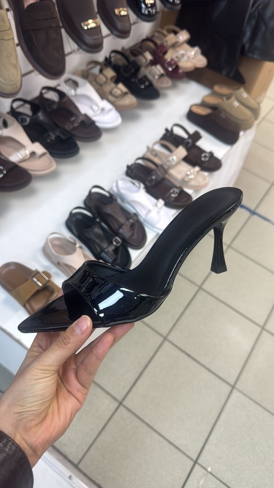 босоножки на каблуках,босоножки лаковые,,сабо на каблуках,босоножки лакированные