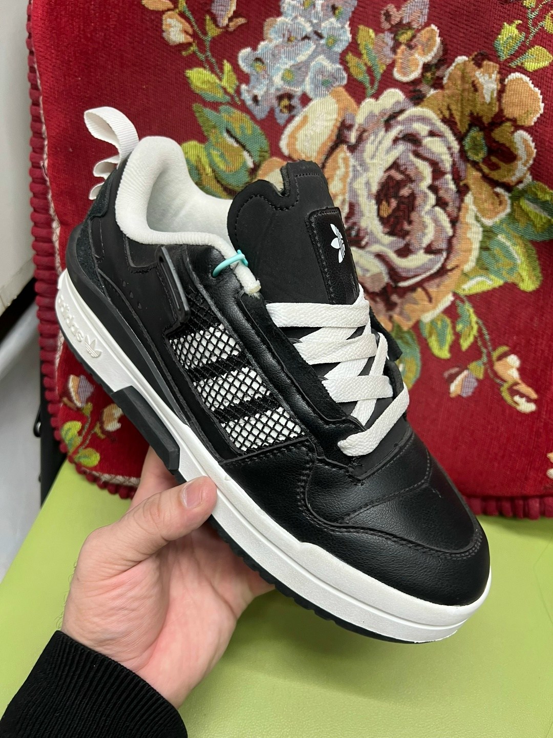 кроссовки adidas,женские кроссовки adidas,популярные адидас кроссовки 2026,adidas originals кроссовки,женские кроссовки адидас