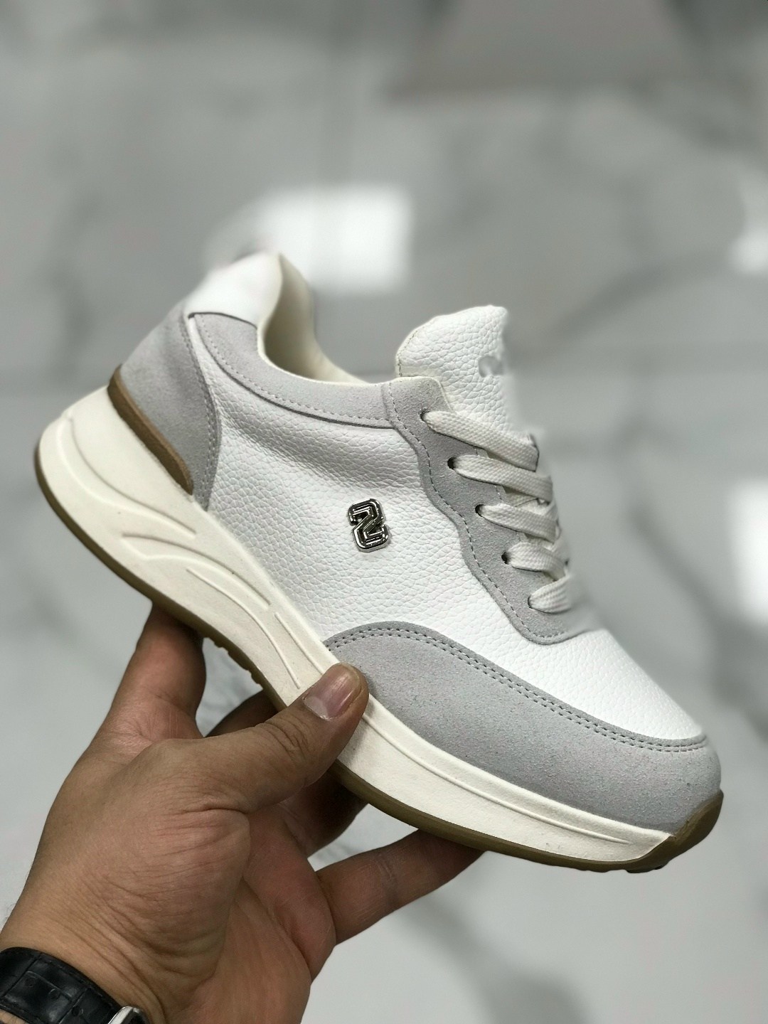 ,женские кроссовки,юничел кроссовки женские,кроссовки бежевые,спортивная