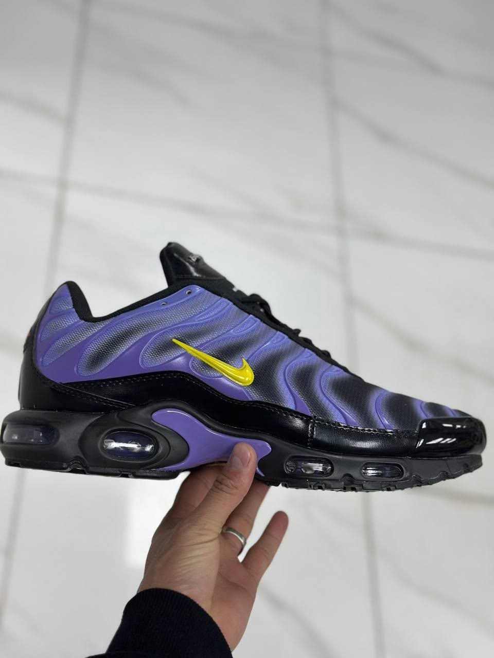 nike air max plus,supreme x nike air max plus tn,nike air max plus tn,кроссовки,nike tn supreme фиолетовые